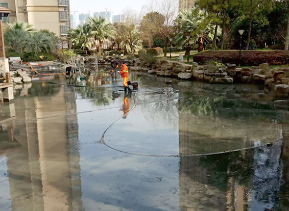 大茂镇景观池淤泥清理